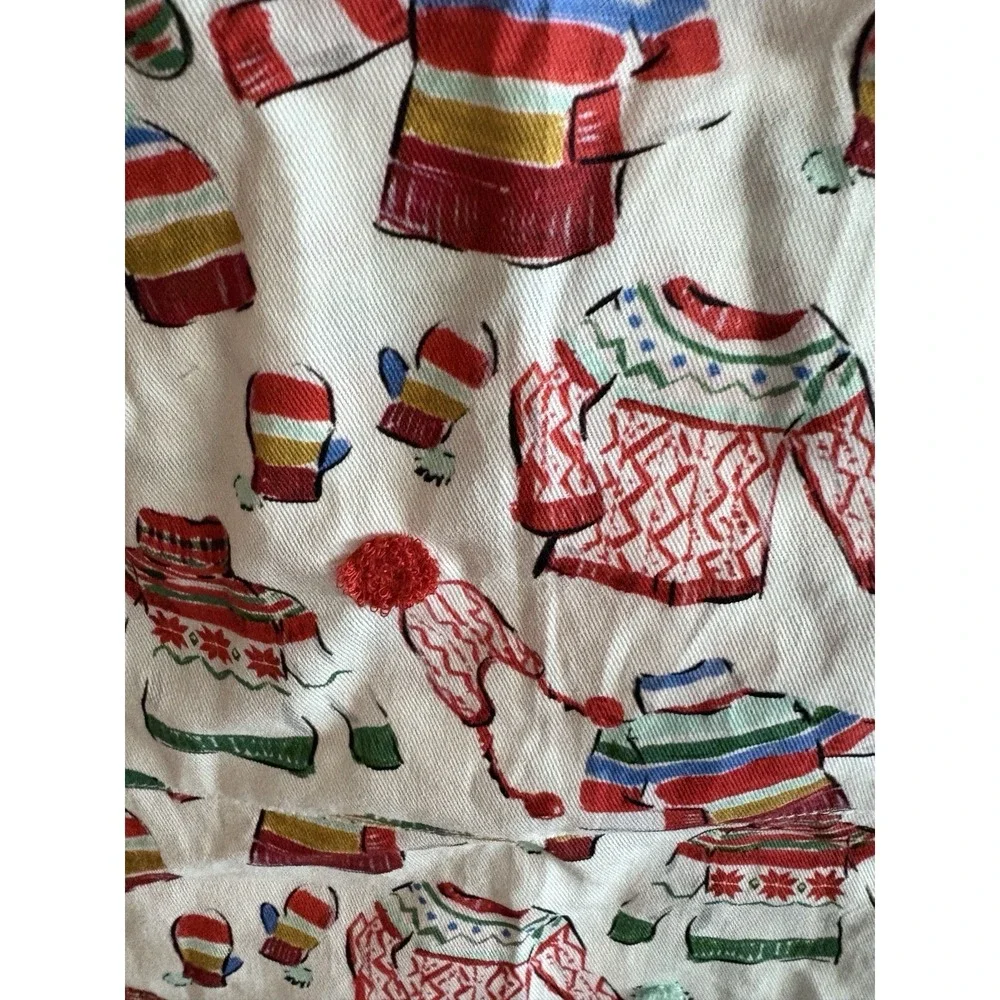 Sur La Table Unisex raised hair on head cute Apron -NWOT sweater hat motif